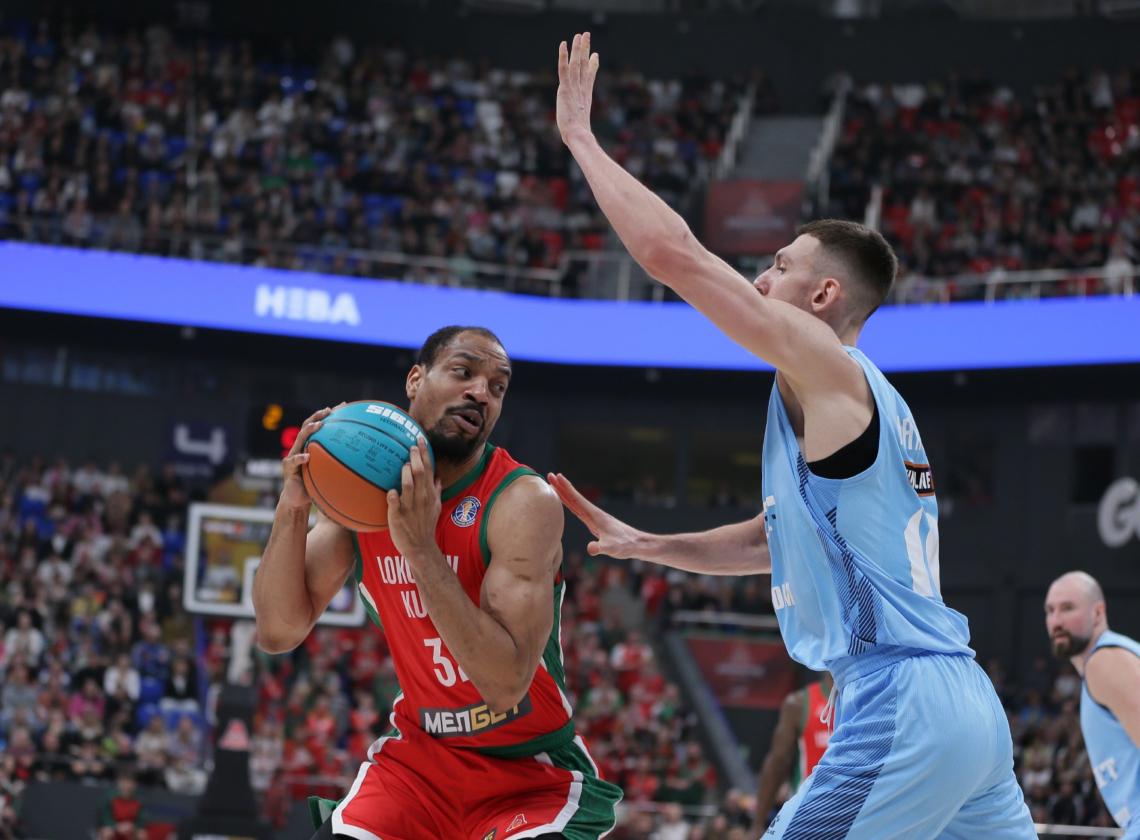 «Локо» выигрывает у «Зенита» в присутствии 6000 зрителей